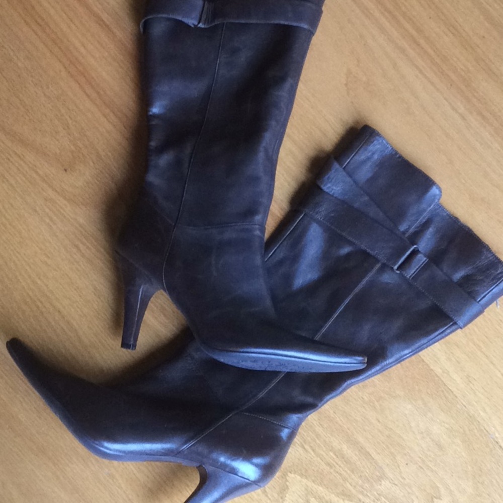 ***SOLD*** Kenneth Cole brown boots.  Never worn!